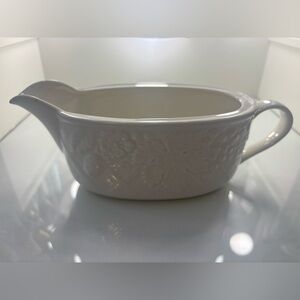 Mikasa English Countryside White Gravy Boat Stoneware Fruit Embossed DP900